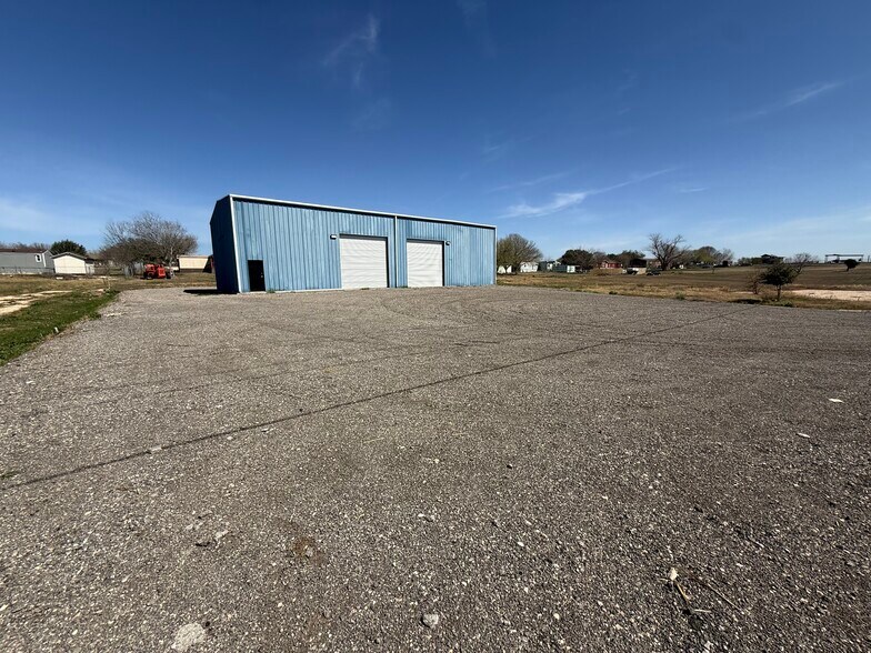 More Photos Of 1321 High Rd, Kyle Warehouse For Lease