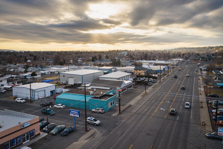 Primary Photo Of 2002 Fruitvale Blvd, Yakima Warehouse For Sale
