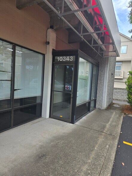 More Photos Of 10325 SW Canyon Rd, Beaverton Restaurant For Lease