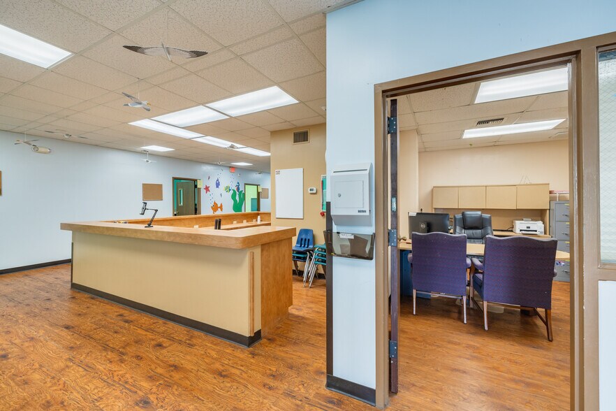 More Photos Of 3170 N McMullen Booth Rd, Clearwater Schools For Lease