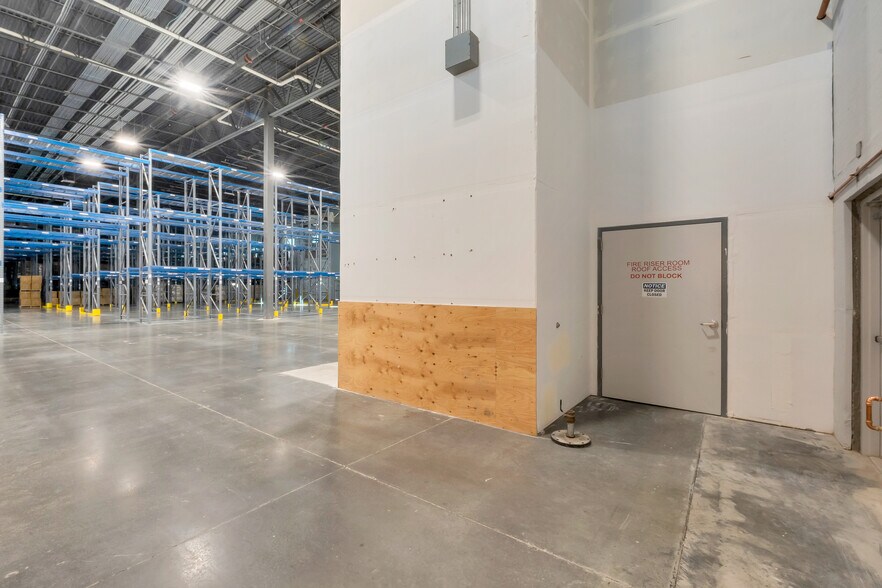 More Photos Of 11400 S Mountain View Cor, South Jordan Distribution For Lease