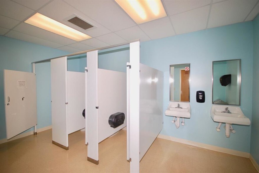 More Photos Of 3031 Highway 45 Byp, Jackson Office For Lease