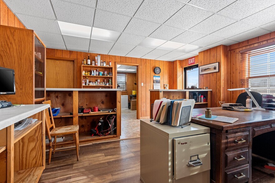More Photos Of 537 Caldwell Ave, Oconto Falls Office For Sale