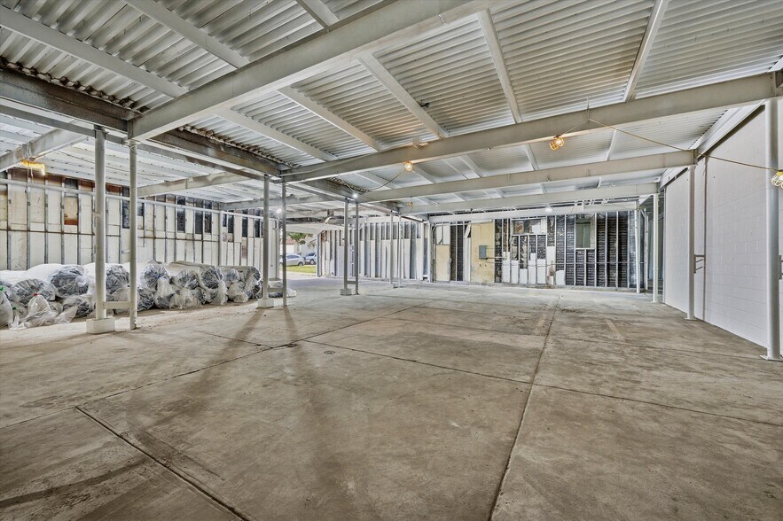 More Photos Of 613 S Armstrong Ave, Denison Warehouse For Sale