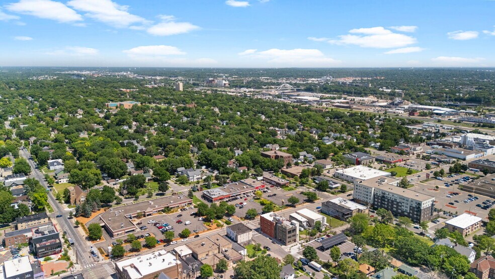 More Photos Of 1005 W Broadway Ave, Minneapolis Storefront For Sale