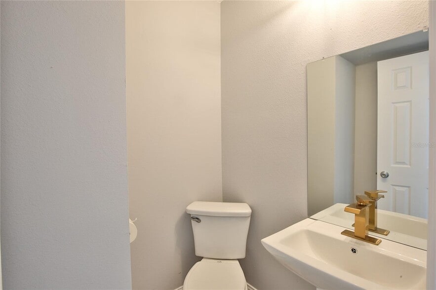 More Photos Of 2430 17th St, Sarasota Freestanding For Sale