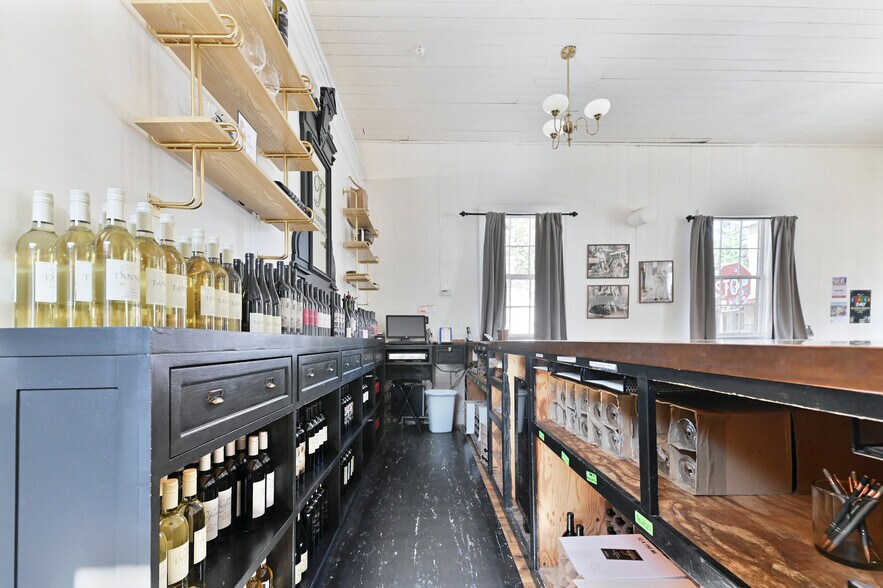 More Photos Of 435 Main St, Murphys General Retail For Sale
