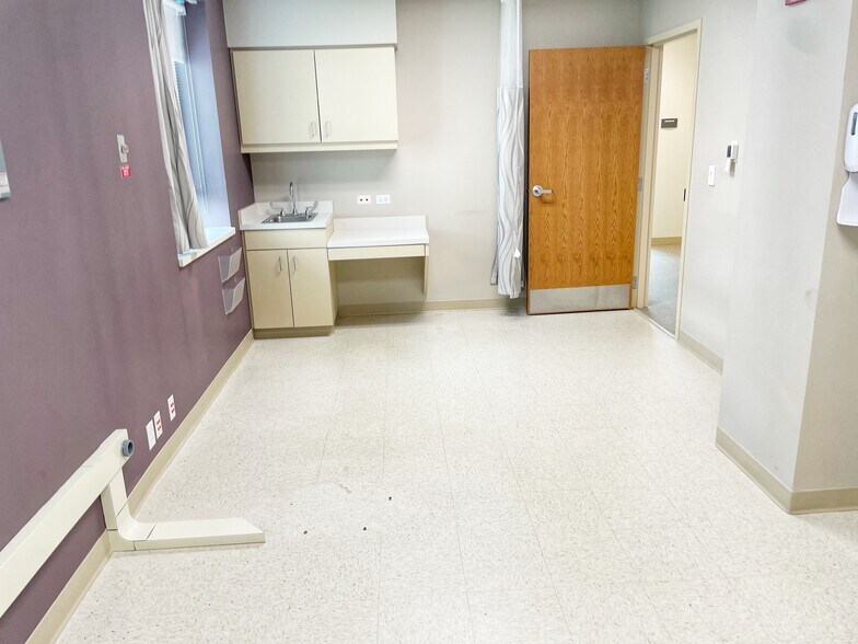 More Photos Of 1170 E Belvidere Rd, Grayslake Medical For Lease