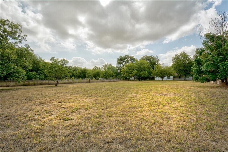 More Photos Of 4400 Norwood Ln, Austin Land For Lease