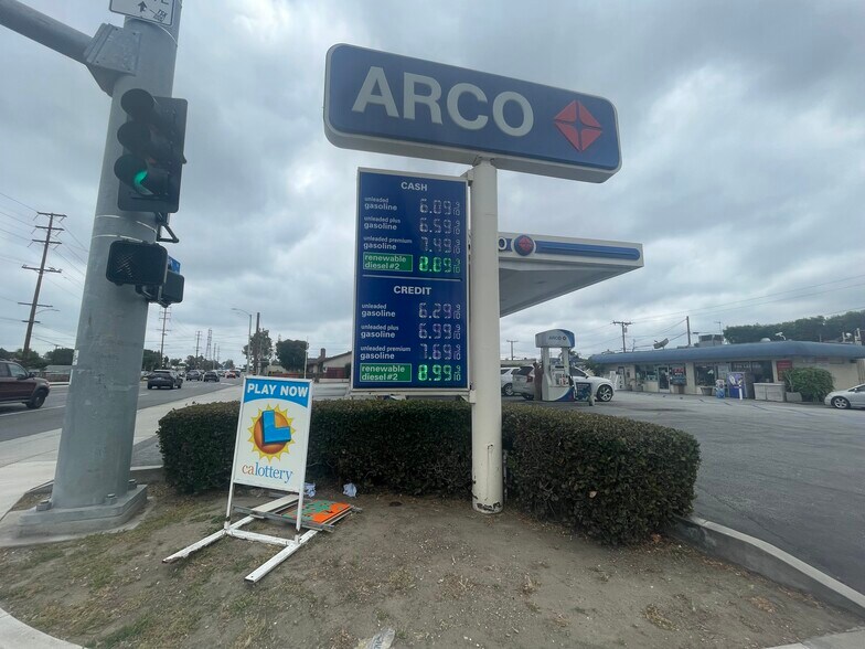 More Photos Of 9706 Telegraph Rd, Downey Service Station For Sale