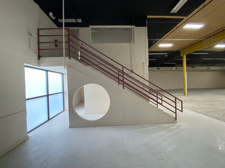 More Photos Of 1595 Reed Rd, Pennington Light Distribution For Lease