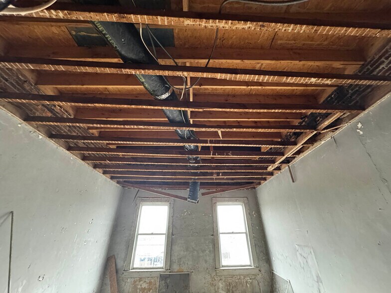 More Photos Of 443-447 E 25th St, Baltimore Storefront Retail Residential For Sale