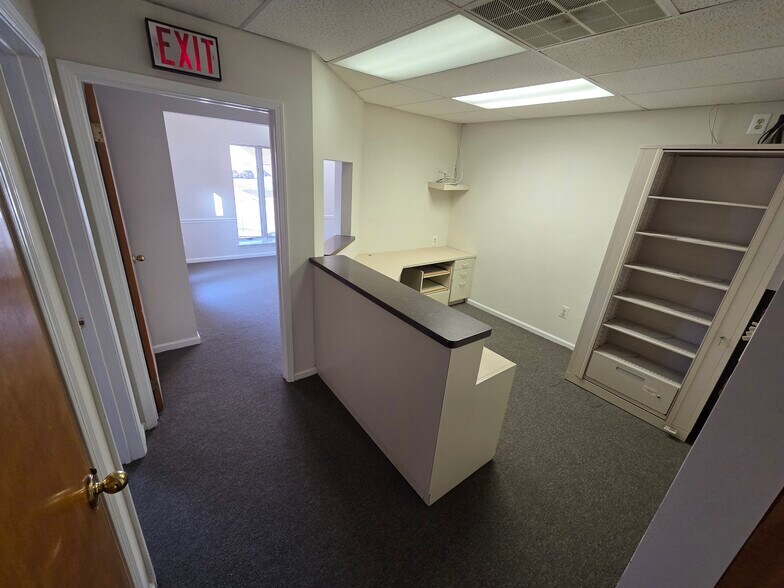 More Photos Of 146 Lakeview Dr S, Gibbsboro Medical For Sale