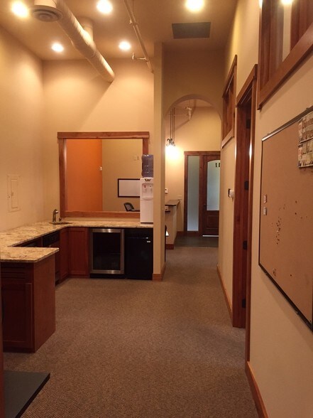 More Photos Of 8646 Eagle Creek Cir, Savage Office For Lease