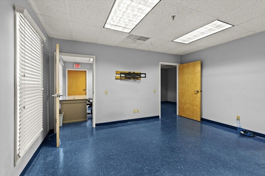 More Photos Of 617 Mulberry St, Elizabethtown Office For Sale