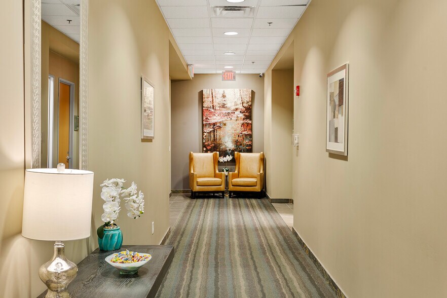 More Photos Of 9375 E Shea Blvd, Scottsdale Coworking Space