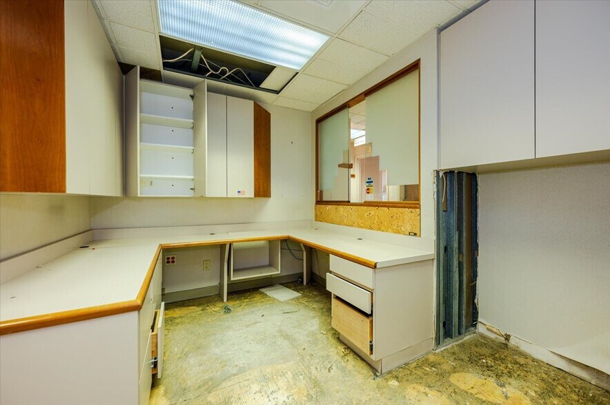 More Photos Of 195 N Village Ave, Rockville Centre Office For Sale