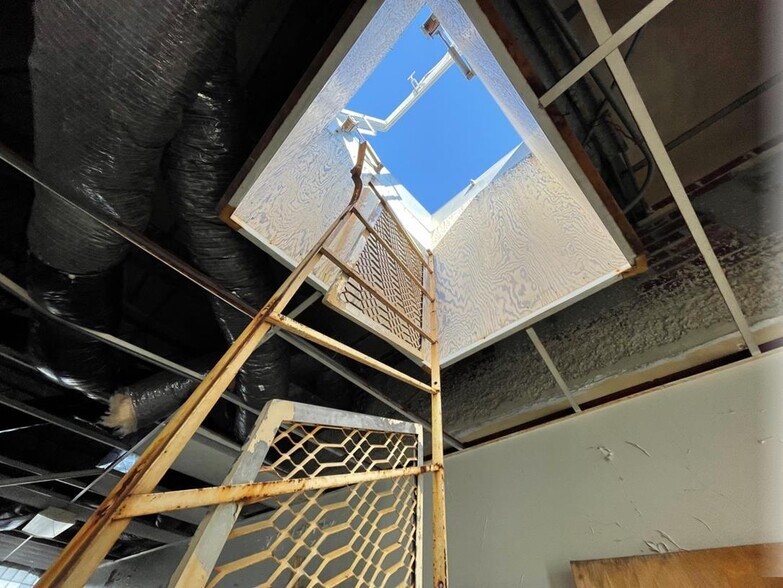 More Photos Of 335 W 14th St, Anderson Religious Facility For Sale