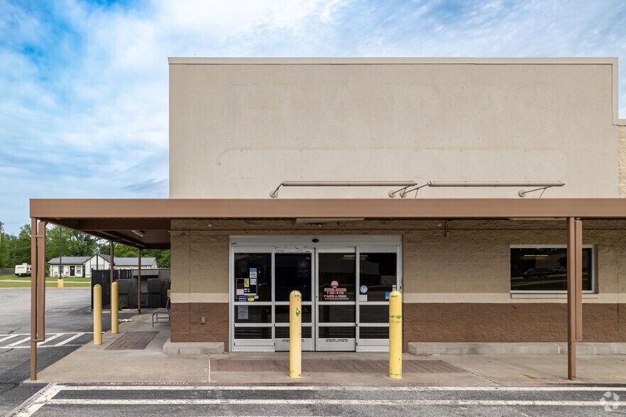 More Photos Of 800 S 1st Ave, Gravette Freestanding For Lease