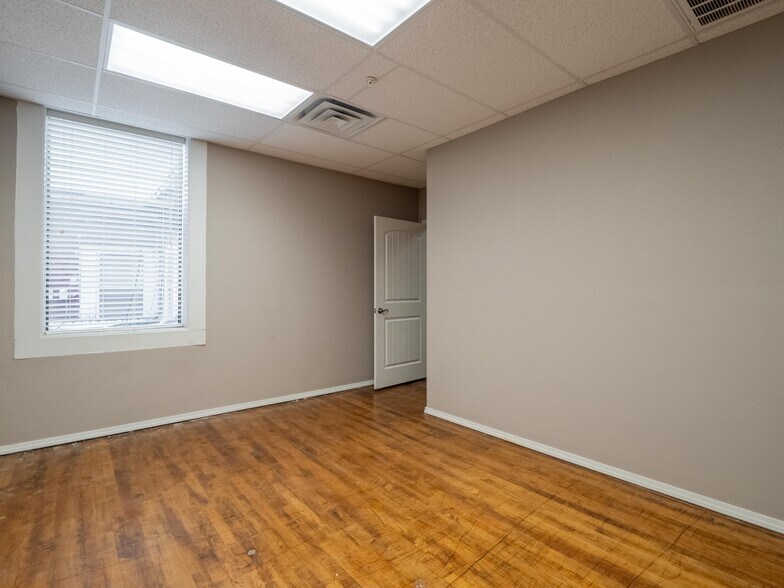 More Photos Of 122 E Carl Albert Pky, Mcalester Office For Sale