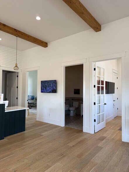 More Photos Of 101 W Northstone Pky, Zillah Freestanding For Lease