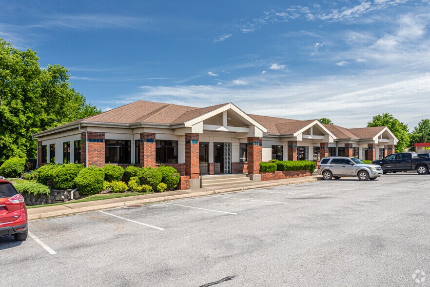 More Photos Of 3291 S Thompson St, Springdale Unknown For Lease