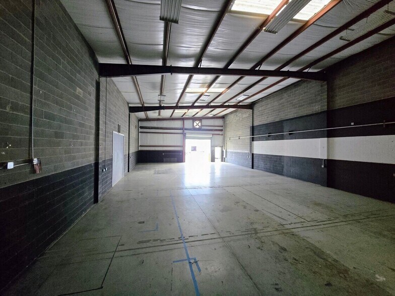 More Photos Of 19 Hannah Way, Rossville Flex For Lease