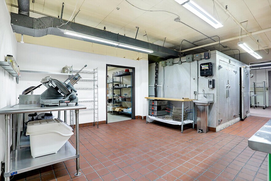 More Photos Of 35 S Main St, Batesville Warehouse For Sale