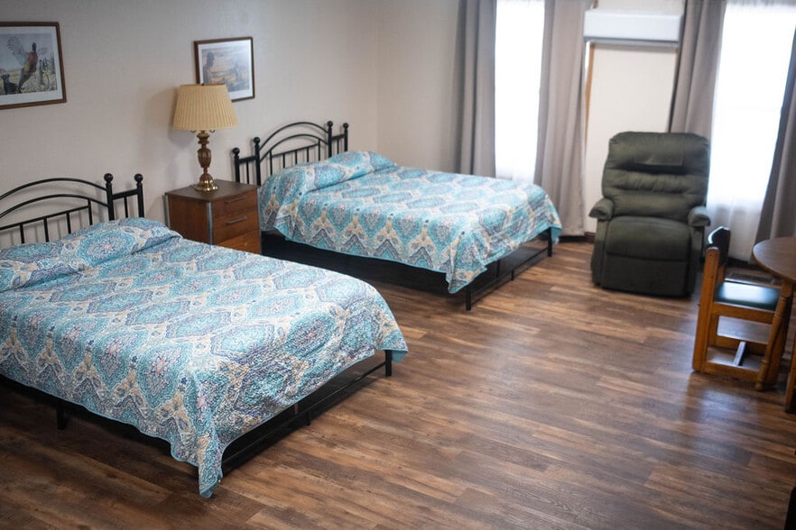 More Photos Of 402 Mae Orr St, Enfield Hotel For Sale