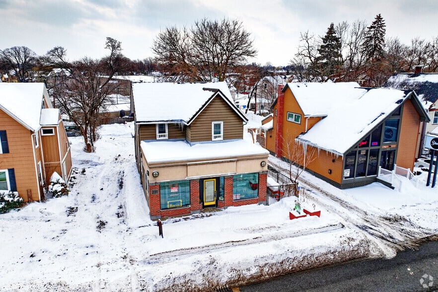 More Photos Of 231 W Ridge Rd, Rochester Office Residential For Lease