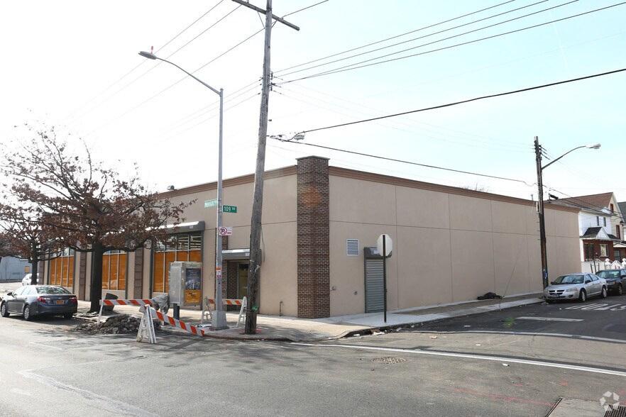 More Photos Of 10950 Merrick Blvd, Jamaica Storefront For Lease