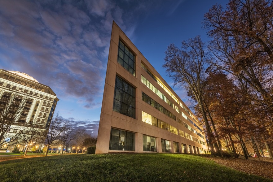 More Photos Of 6101 Carnegie Blvd, Charlotte Office For Lease