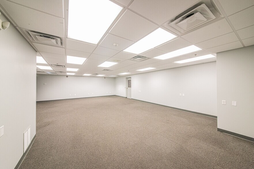 More Photos Of 322 N 3rd St, Paducah Warehouse For Lease