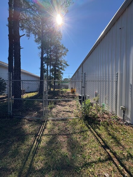 More Photos Of 3209 Industry Dr, Charleston Warehouse For Lease