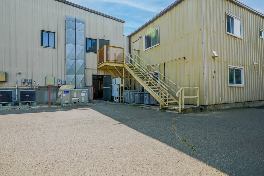 More Photos Of 35 Research Pky, Old Saybrook Light Manufacturing For Sale