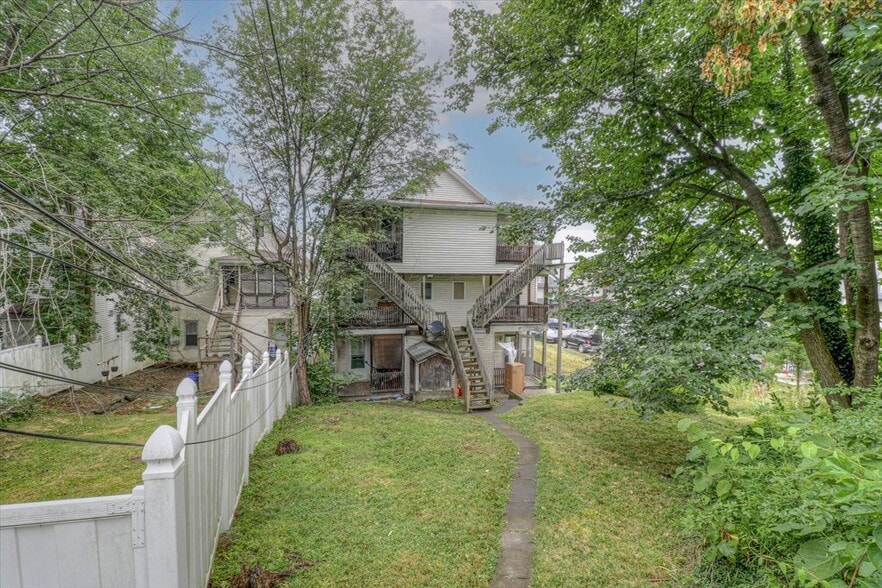 More Photos Of 914 Madison Ave, Scranton Apartments For Sale