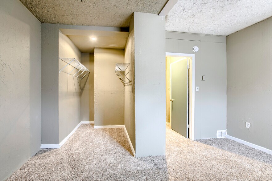 More Photos Of 1127 Merriam Ln, Kansas City Apartments For Sale