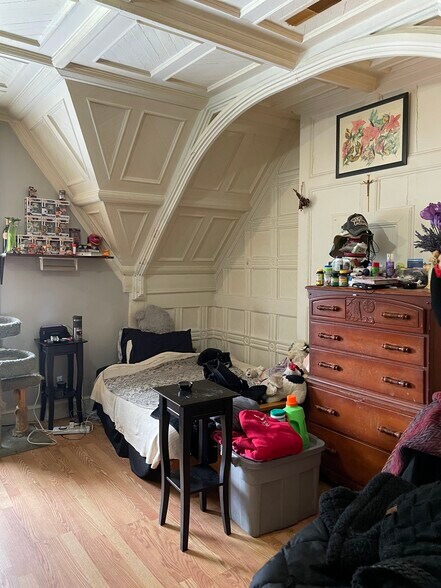 More Photos Of 36 Bellevue Ave, Bristol Apartments For Sale