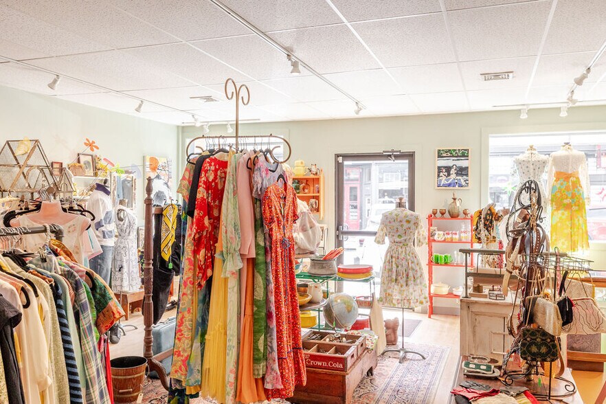 More Photos Of 14 Railroad St, Great Barrington General Retail For Sale