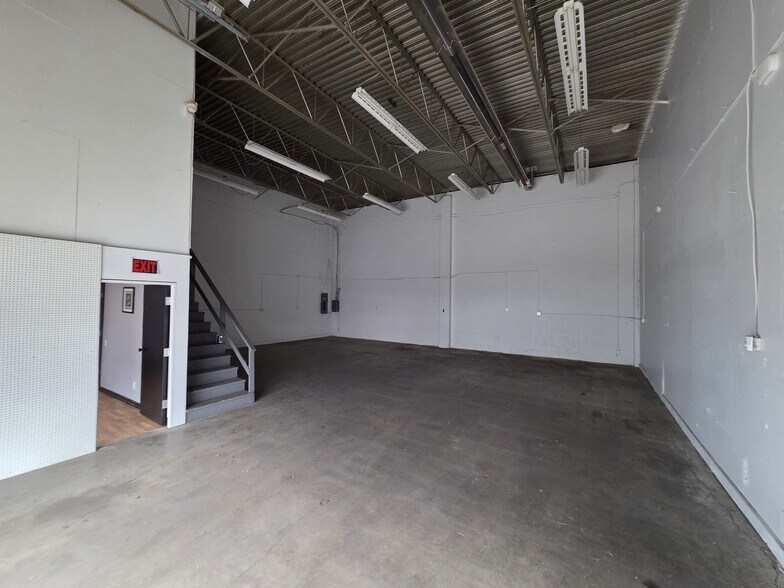 More Photos Of 20111-20121 Industrial Ave, Langley Warehouse For Lease