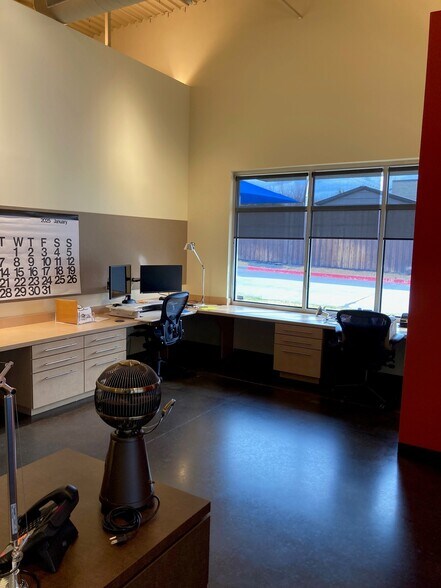 More Photos Of 4300 Marsh Ridge Rd, Carrollton Showroom For Lease