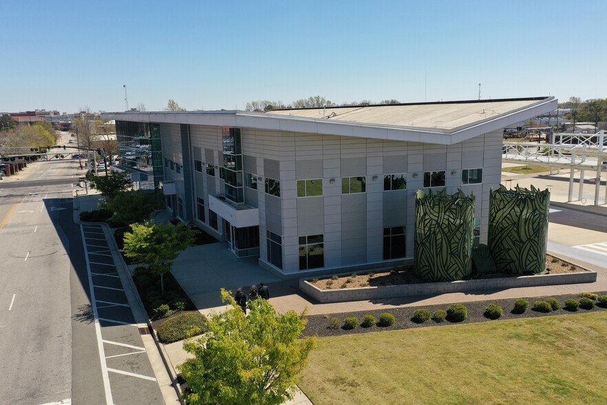 More Photos Of 505 Franklin St, Fayetteville Specialty For Lease