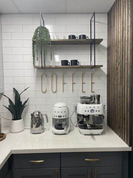 More Photos Of 186 N Palafox St, Pensacola Coworking Space