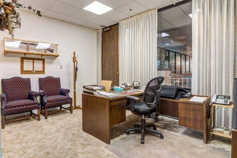 More Photos Of 222 S Sidney Baker St, Kerrville Office For Sale