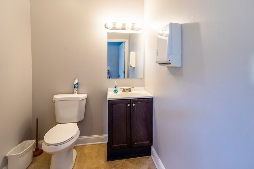 More Photos Of 951 N Plum Grove Rd, Schaumburg Office For Lease