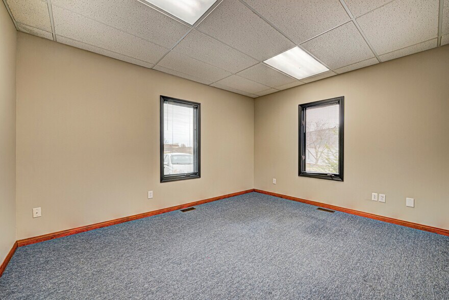 More Photos Of 4582 Northwest Plaza West Dr, Zionsville Office For Lease