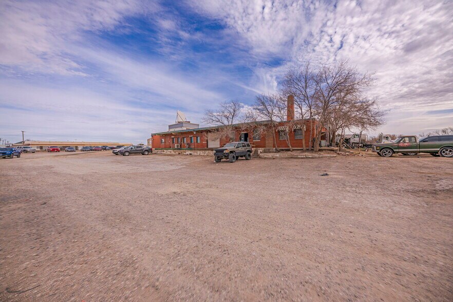 More Photos Of 2419 W Murphy St, Odessa Truck Terminal For Sale