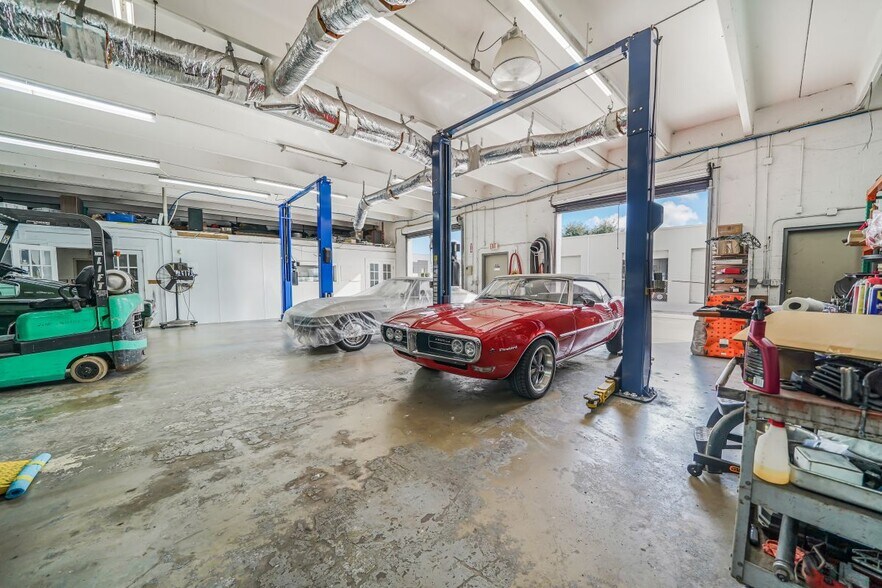 More Photos Of 3231 SE Slater St, Stuart Warehouse For Sale