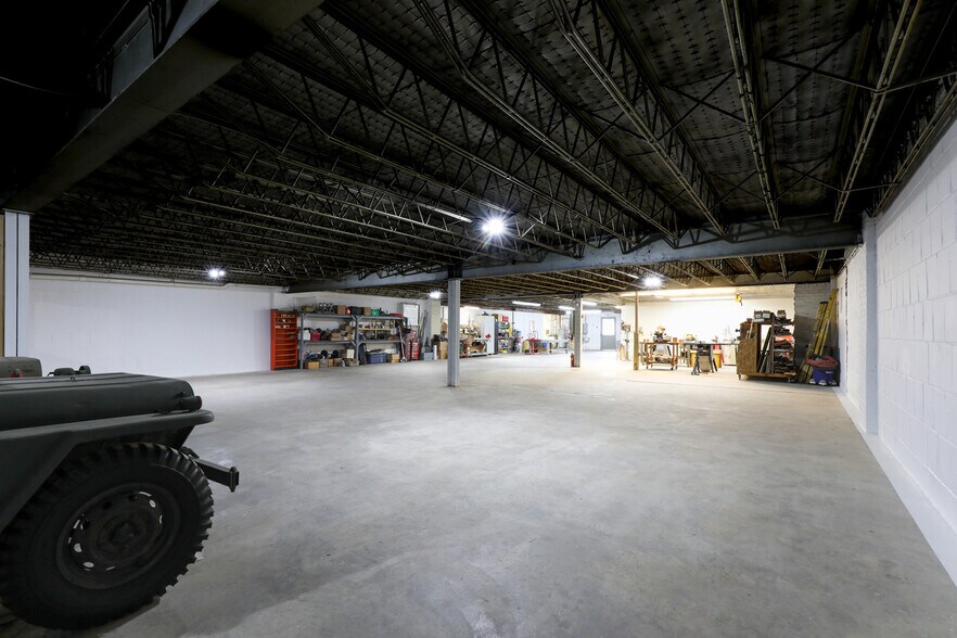 More Photos Of 18 W Currahee St, Toccoa Showroom For Sale