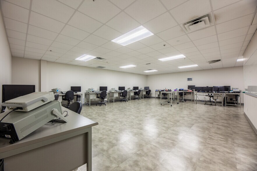 More Photos Of 9244 Markville Dr, Dallas Industrial For Lease